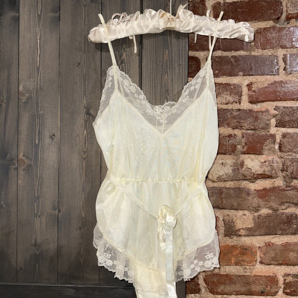 Alana Gale Women's Intimates Ivory Lace Teddy Romper Shorts Size M Made In USA
